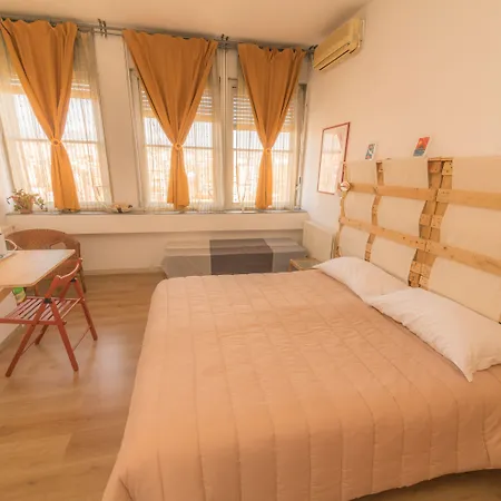 Bed and breakfast Bed A *